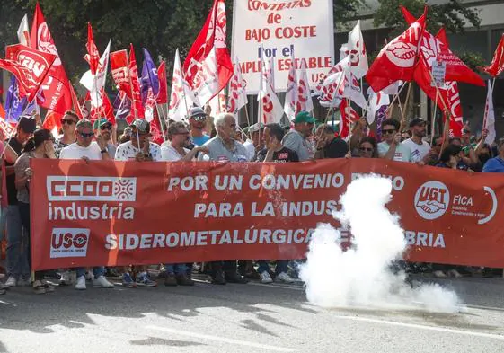 Manifestación por el convenio del metal celebrada por las calles de Santander, en junio de 2022.