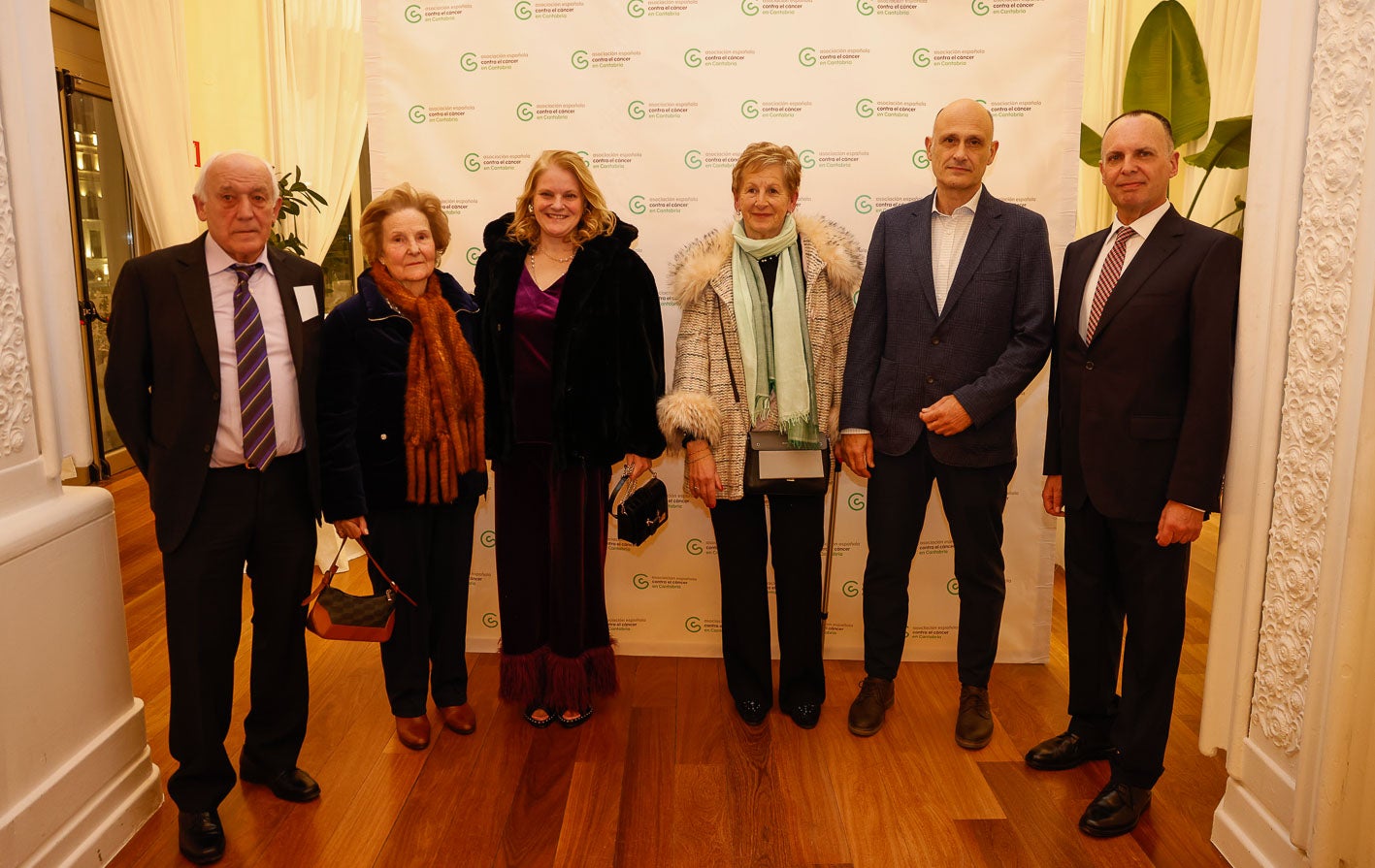 Pedro González, Delfina García de los Salmones, Consuelo García de los Salmones, María del Pilar Saiz, Julio Arranz y Manuel Fernández.