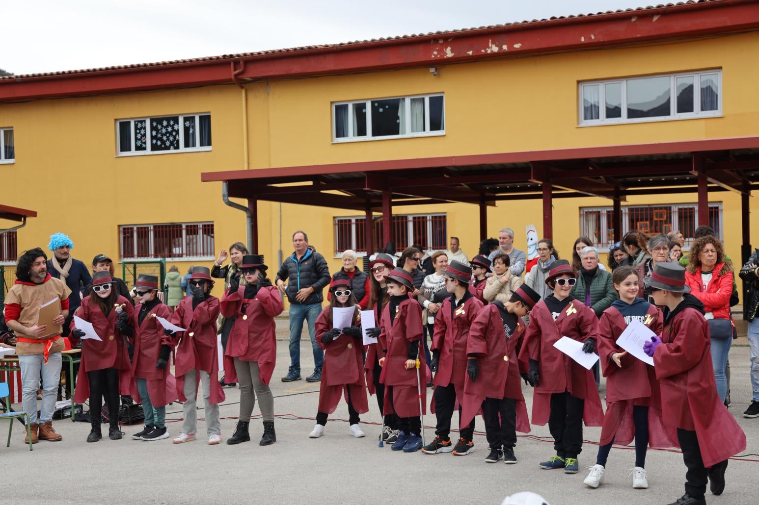 Las murgas se cantaron en el patio del CEIP Concepción Arenal