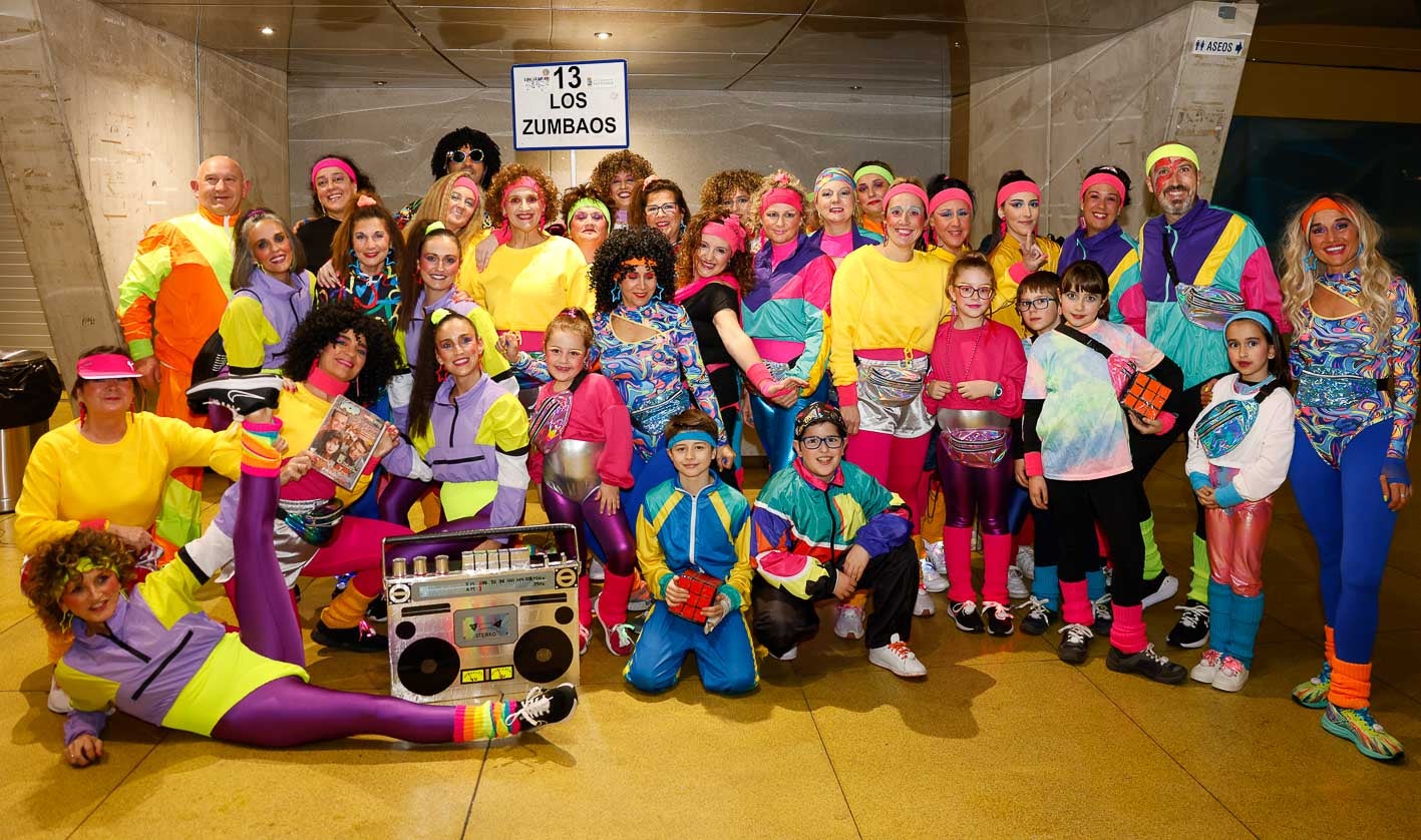 'Los zumbaos' posando sumergidos en la moda de los años 80