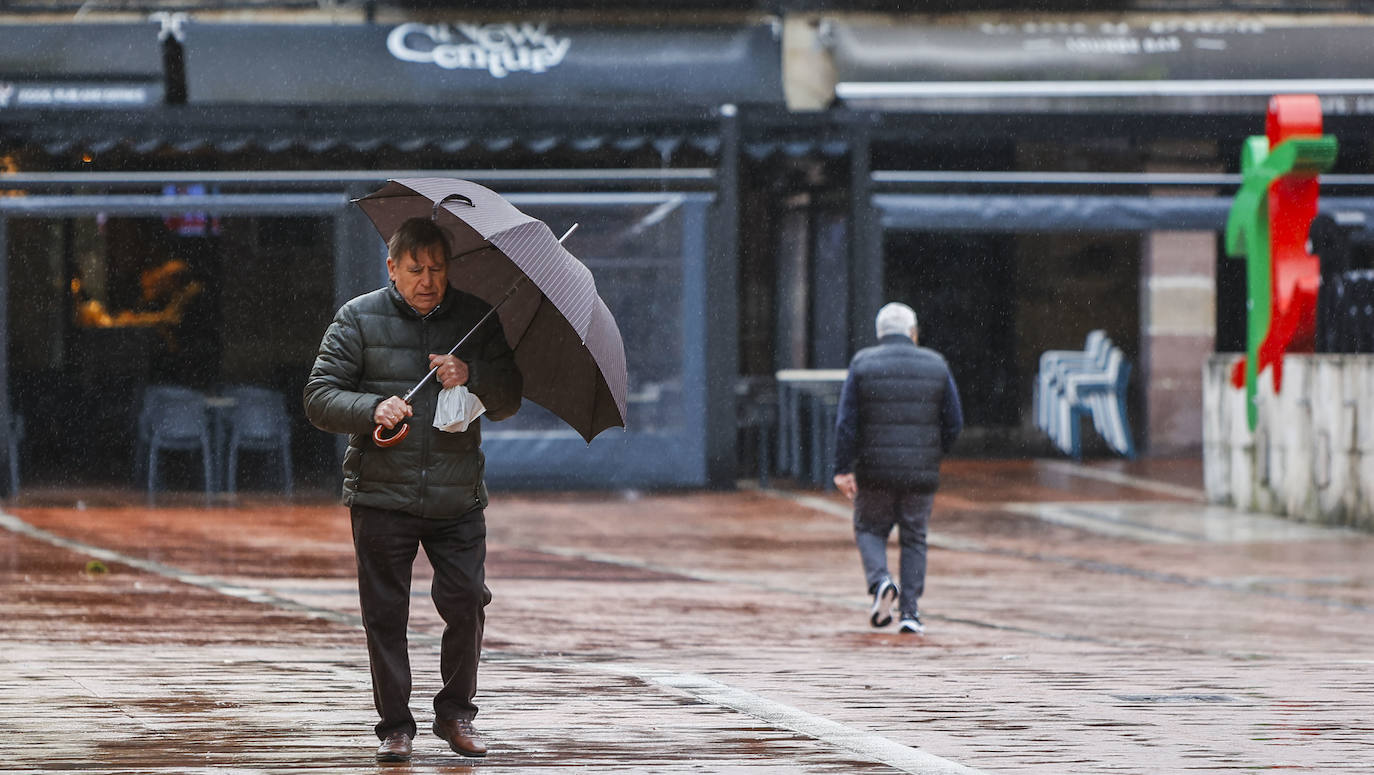 El viento también ha soplado con fuerza en Torrelavega.