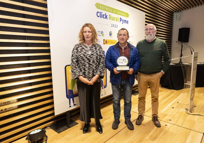 Carmen Fernández, Joaquín Villegas y Jesús Maestegui.