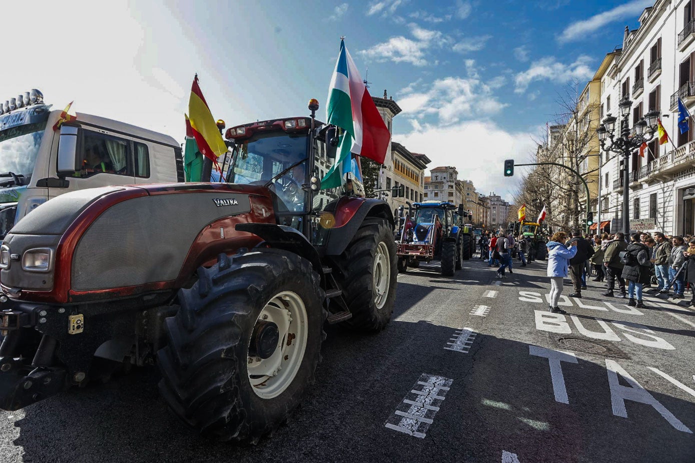 Sobre las dos de la tarde los tractores llegaron a la Delegación del Gobierno. 