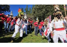 Zamarrones y campaneros lebaniegos en el carnaval celebrado este mes en Piasca