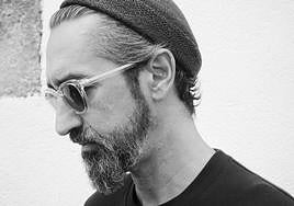 Alejandro Pelayo, pianista, publica su primer poemario.