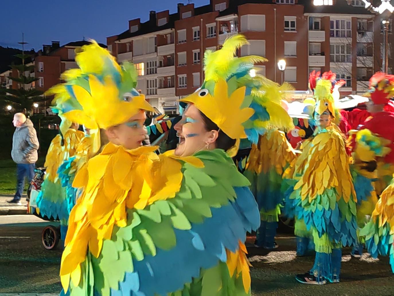 El grupo 'Estate al loro' participó activamente del desfile