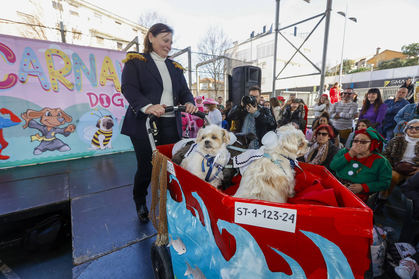 Los perros se unen al Carnaval y desfilan en Torrelavega