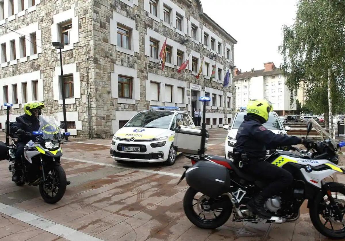 Imagen de archivo de agentes de la Policía Local de Torrelavega.