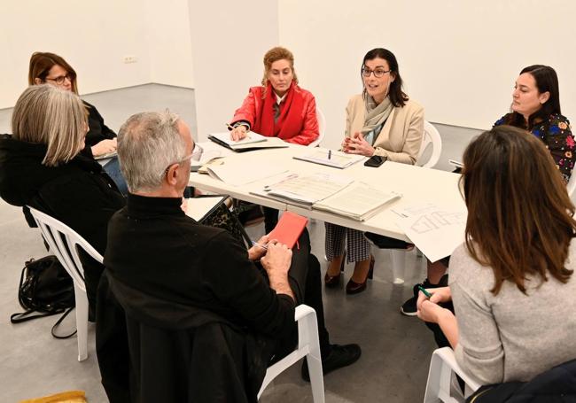 Encuentro de trabajo de la alcaldesa con el actual director del museo Salvador Carretero; y parte del equipo del MAS, con Ruth Méndez, Maximina De Abajo y Belén de la Hoz.