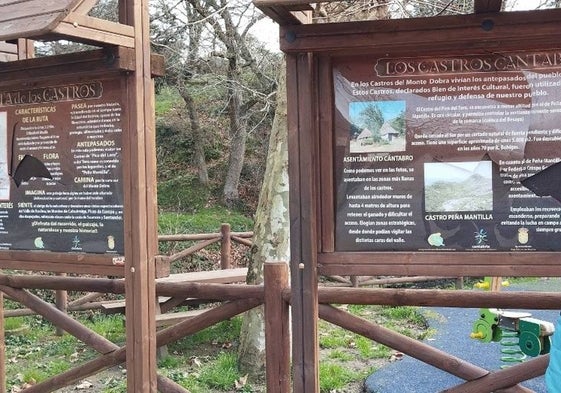 Destrozos en los paneles explicativos del parque de partida hacia los castros del Dobra.