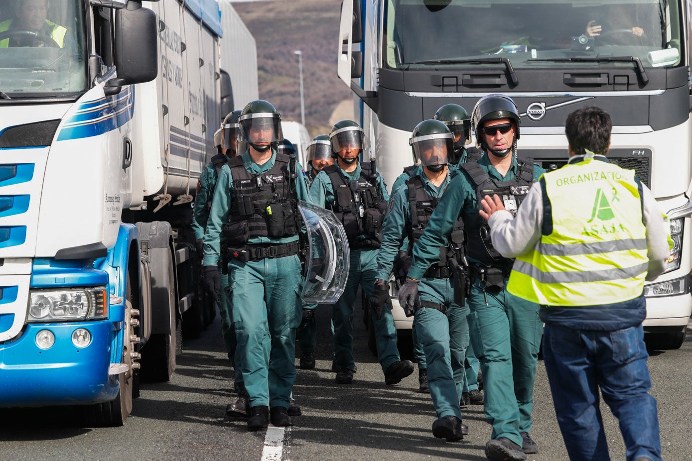 Los agentes de la USECIC de la Guardia Civil llegan al punto de concentración