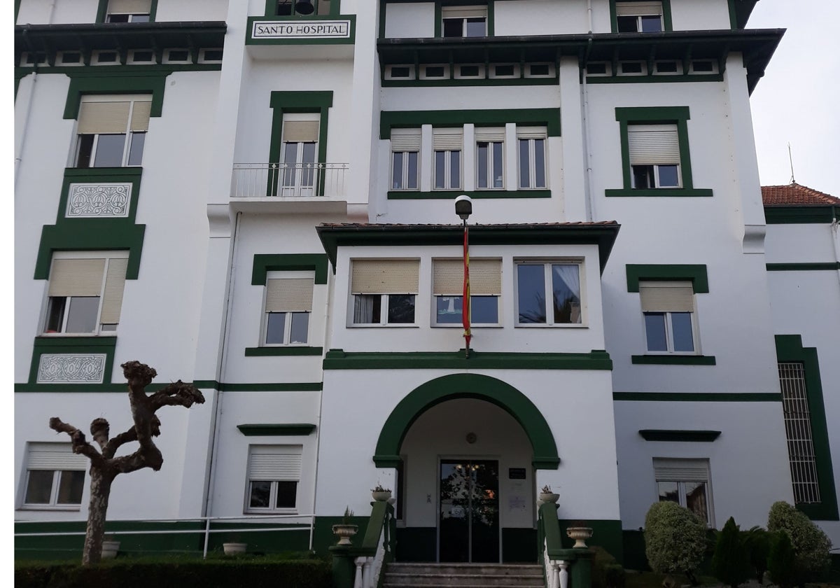 Portada principal de la Residencia en Castro Urdiales.