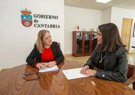 La consejera de Presidencia, Isabel Urrutia y la alcaldesa, Carmen Pérez.
