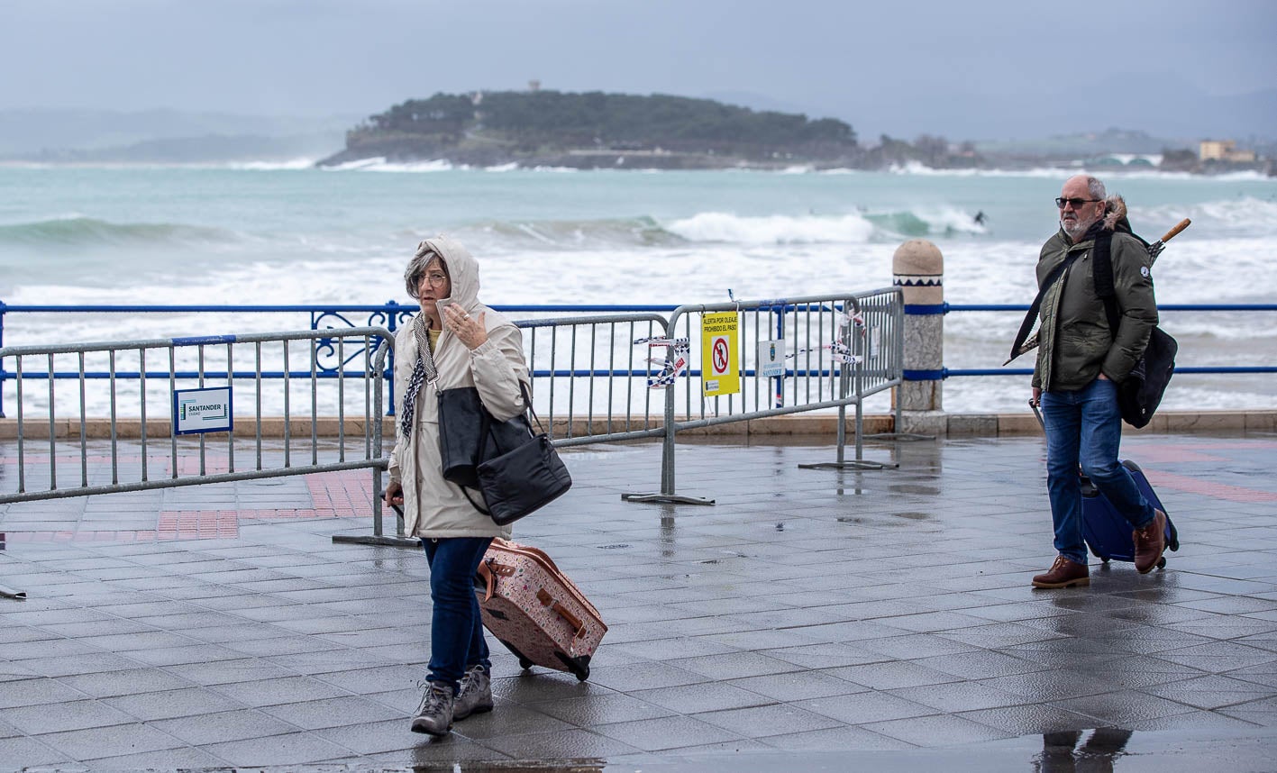 Santander volvió a cerrar áreas de paseo cercanas a la costa.