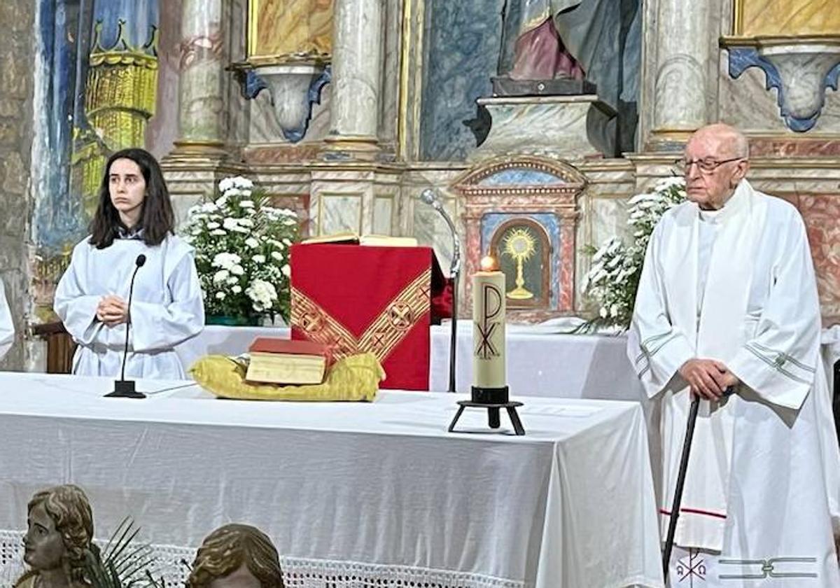 José Luis López Revuelta durante la celebración de una misa.