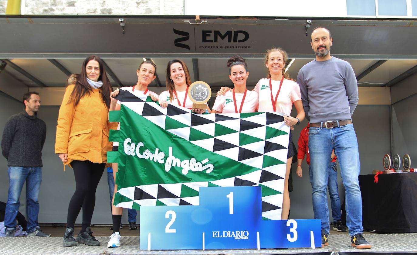 ORO: El Corte Inglés (Lidia Macho Campos; Gloria González Herrero; Sara Gómez del Hoyo, y Andrea Oria Hernández). Junto a ellas, Javier López Estrada, alcalde de Torrelavega, y Marta Mena, jefa de Marketing de El Diario Montañés.