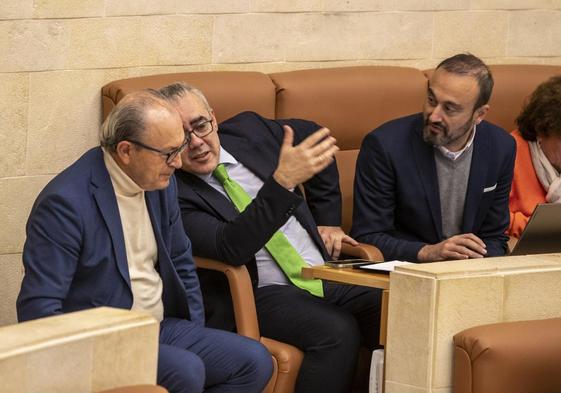 Bancada del PRC en el Parlamento con Javier López Marcano, Pedro Hernando, Javier López Estrada y Teresa Noceda.