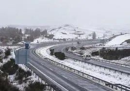 La Autovía de la Meseta (A-67), ayer, en la zona del límite provincial llegando a Cantabria.