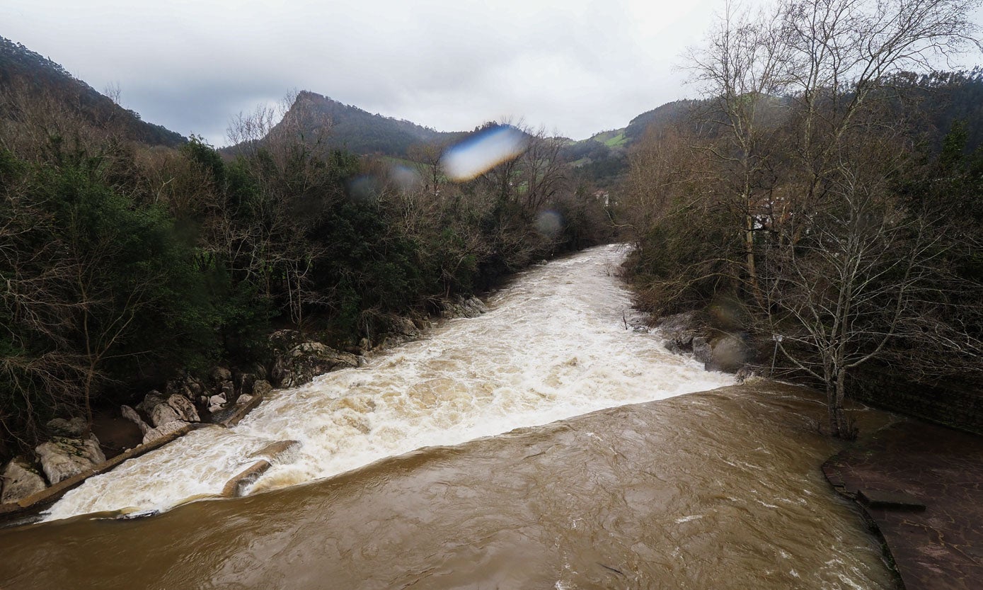 Río Pas a su paso por Puente Viesgo