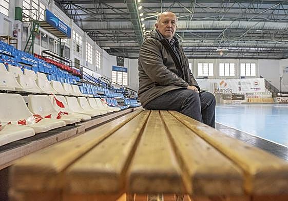 Servando Revuelta, que continuará cuatro años más, posa en La Albericia.