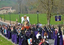 El viacrucis de la Cofradía de Valvanuz durante la pasada Semana Santa.