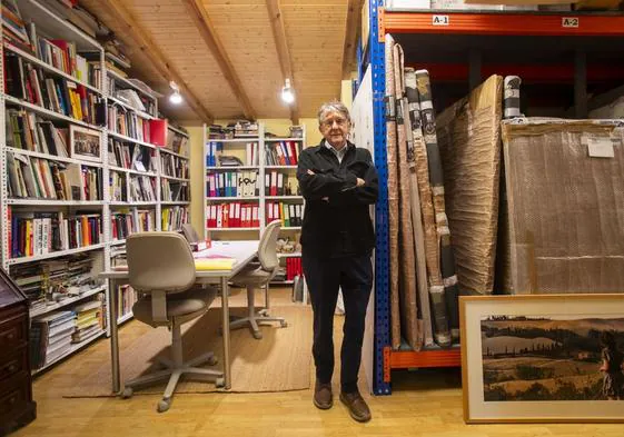 Jaime Sordo en su hábitat preferido: el estudio y sede de su Colección de arte, Bragales, en La Concha de Villaescusa.