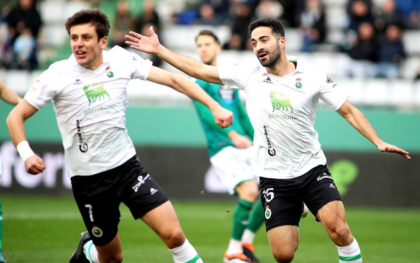 Rubén Alves celebra su gol. 