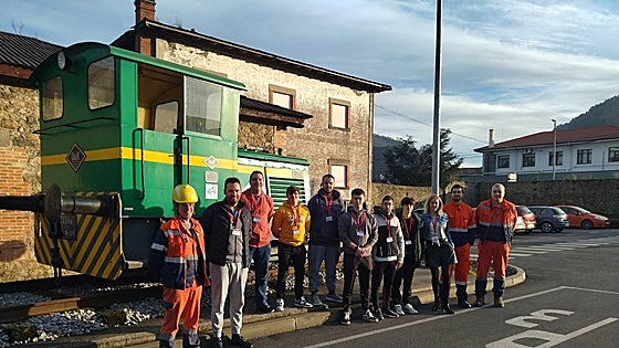 Los equipos del IES Estelas de Cantabria conocieron la actividad de Trefilerías Quijano