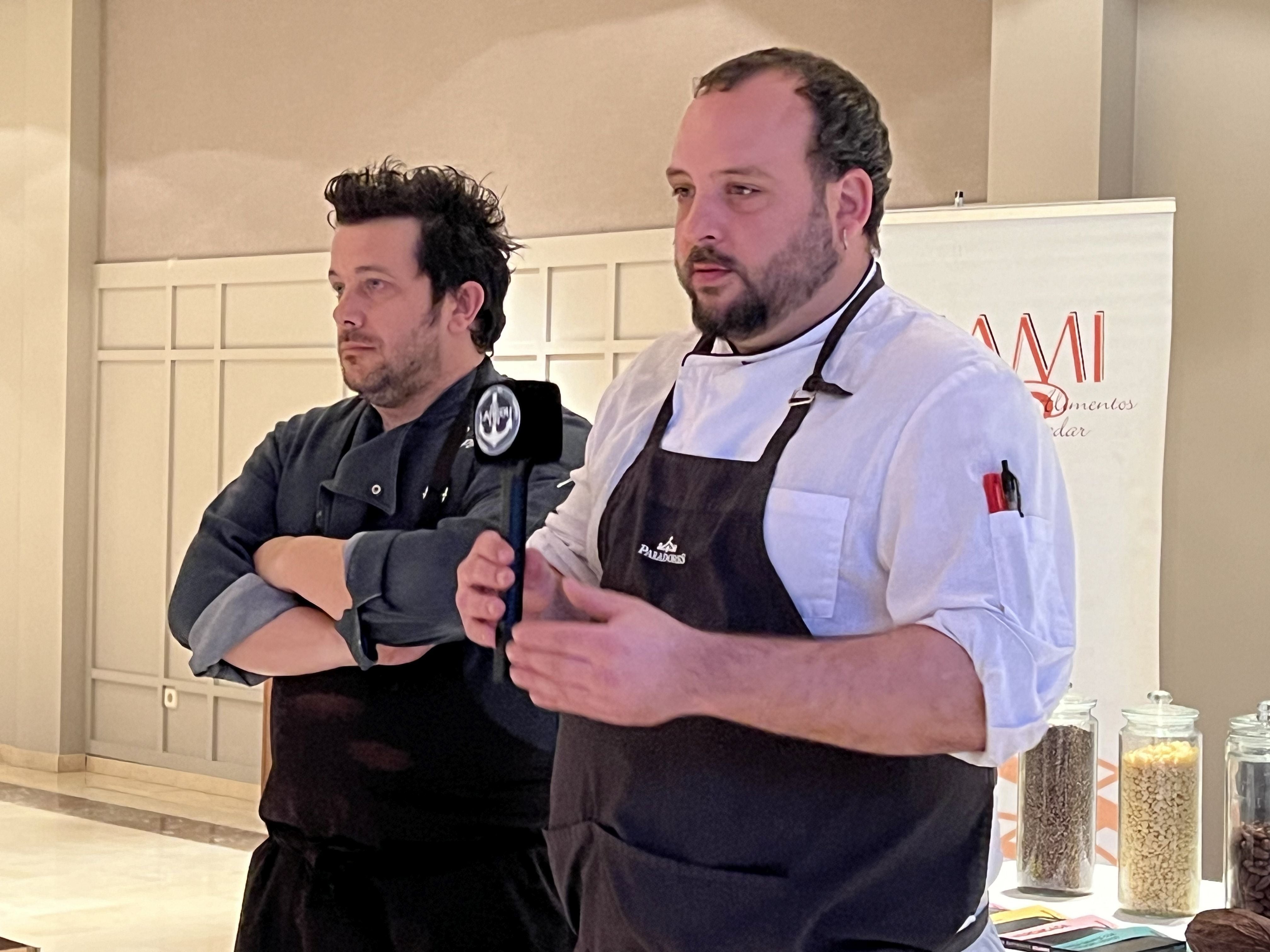 Pablo y Ricardo, del equipo de cocina del Parador.