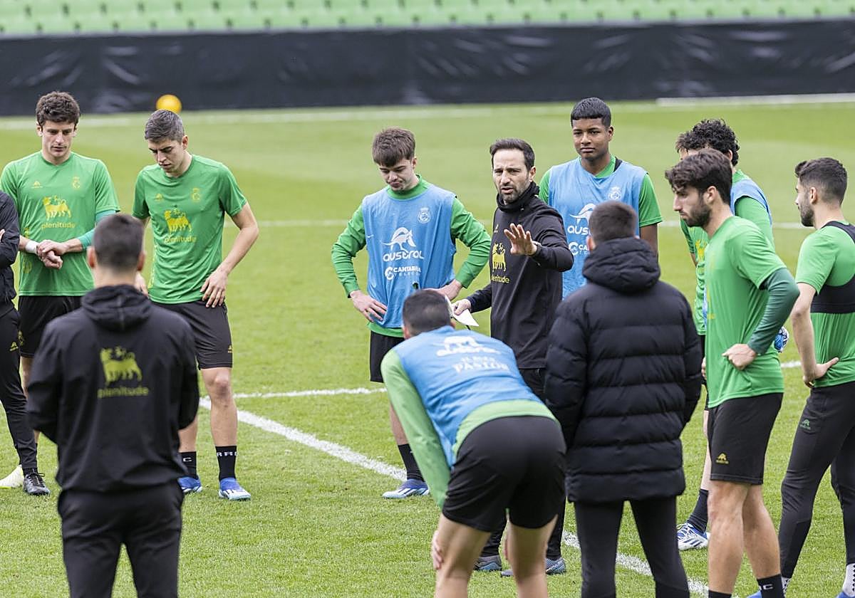 Pablo Álvarez, ayer durante el entrenamiento en los Campos de Sport.