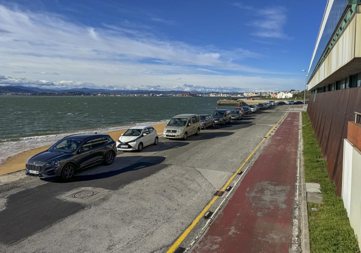 Área entre Gamazo y la playa de Los Peligros que se reurbanizará y perderá sus plazas de aparcamiento.