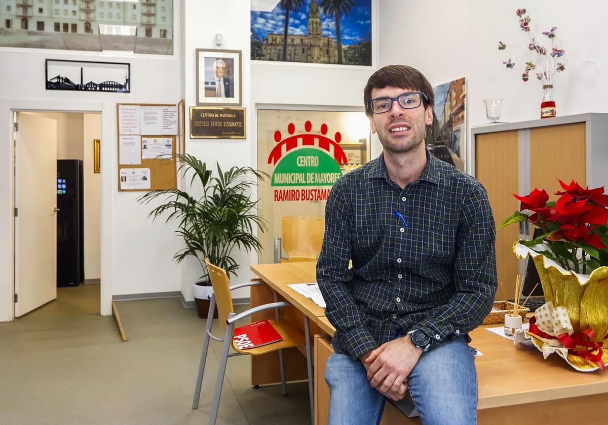 Borja Sainz, en el Centro Municipal de Mayores Ramiro Bustamante, en La Inmobiliaria.