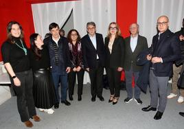 De izquierda a derecha: Yolanda Egoscozabal, Noemí Méndez, Carlos Andradas, Matilde Carlón, Jaime Sordo, Eva Guillermina Fernández, Enrique Vallés y Juan Antonio González Fuentes, en el acto celebrado ayer en el Ifema de Madrid, en el marco de la Feria ARCO.