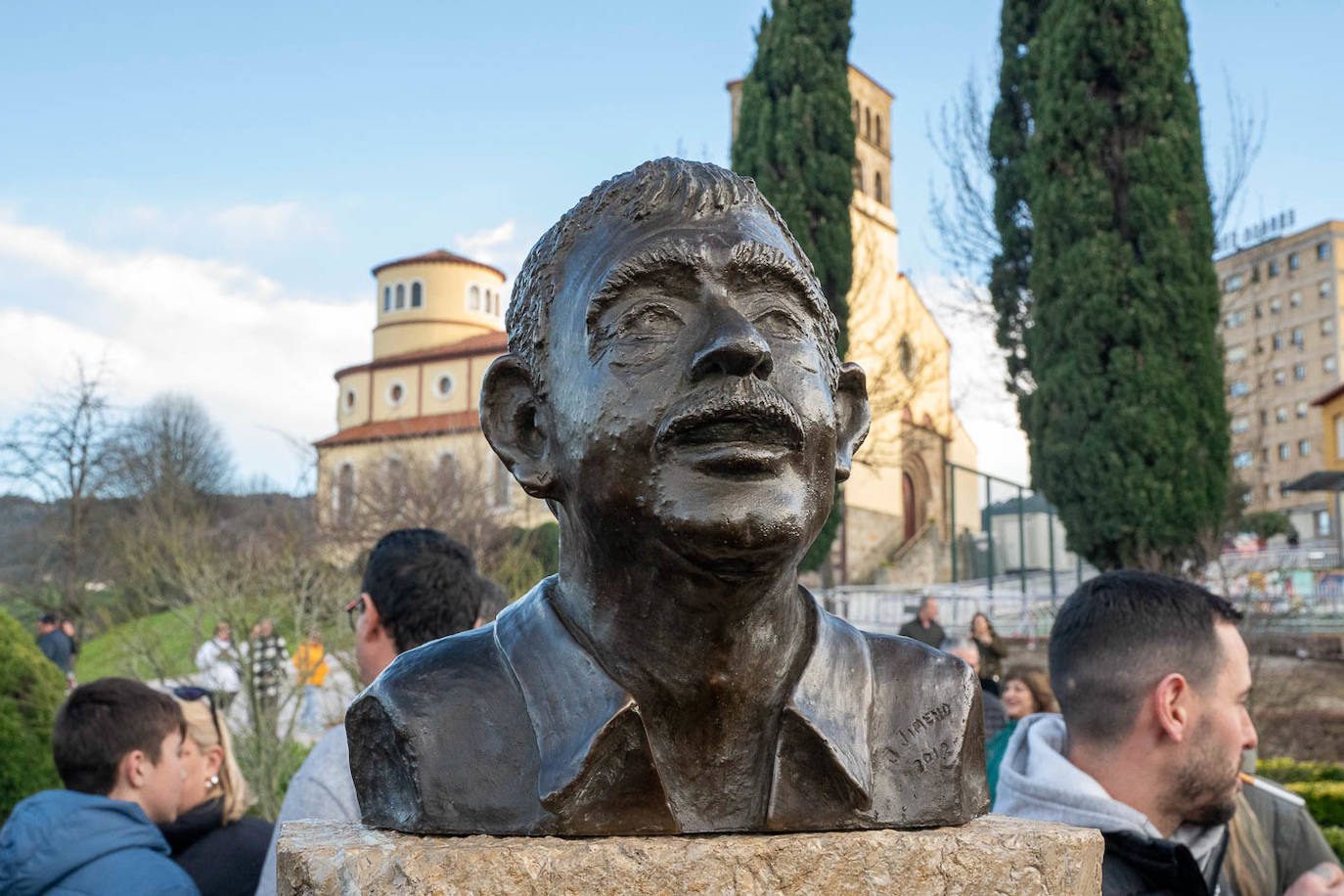 Busto de Manolo Preciado, en La Planchada. 