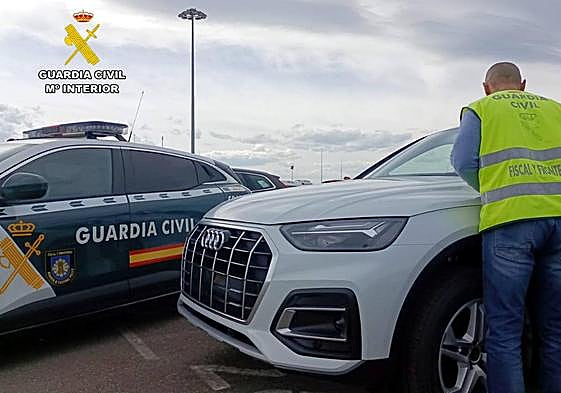 Uno de los vehículos recuperados por la Guardia Civil
