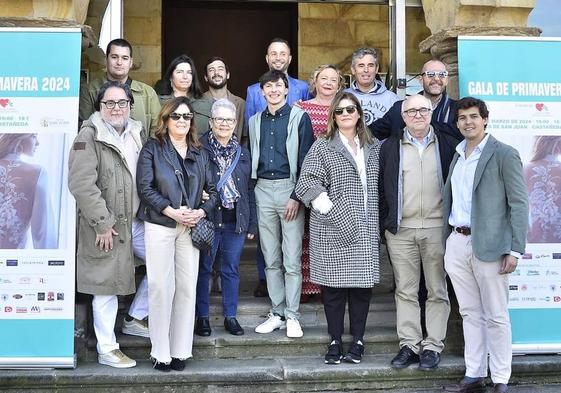 Arriba: Martín Vuelta, Carmen Fernández, Eduardo Fernández Alvear, Kike Varela, Marta Saiz Rejado, Pepe Alvear y José Luis Callejo. Abajo: Miguel Rincón, Cereza Alvear, Clara Gallego, Marcos García, Concepción Revuelta, Jesús Castañedo y Fernando Alvear.