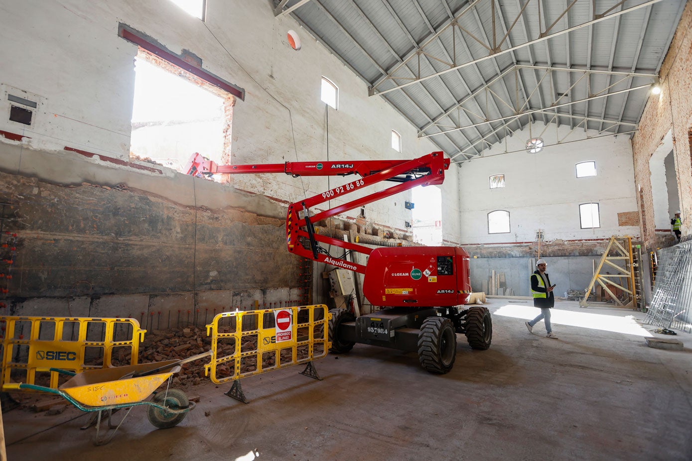 La transformación cultural de La Lechera es uno de los proyectos más importantes del Gobierno regional en Torrelavega y está valorada en unos 15 millones de euros en total. 