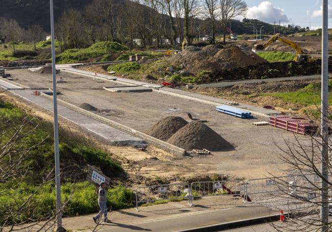 Zona de obras que se ejecutan enfrente del Carrefour de ElAlisal.