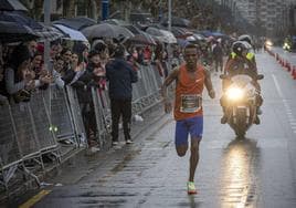 Berihu Aregawi se quedó en 2023 a diez segundos de establecer un nuevo récord mundial en Laredo.