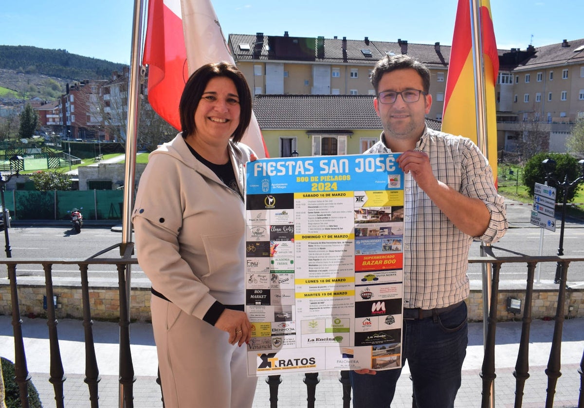 La concejala de Festejos, Gloria Bárcena, junto al alcalde pedáneo, César Blanco.