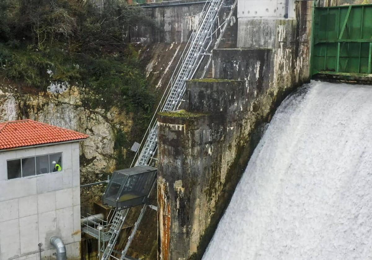 El ascensor de la presa de Palombera es el tercero de estas características instalado en España.