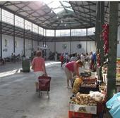 Imagen de archivo del interior del mercado de Castro antes de iniciarse las obras.