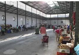 Imagen de archivo del interior del mercado de Castro antes de iniciarse las obras.