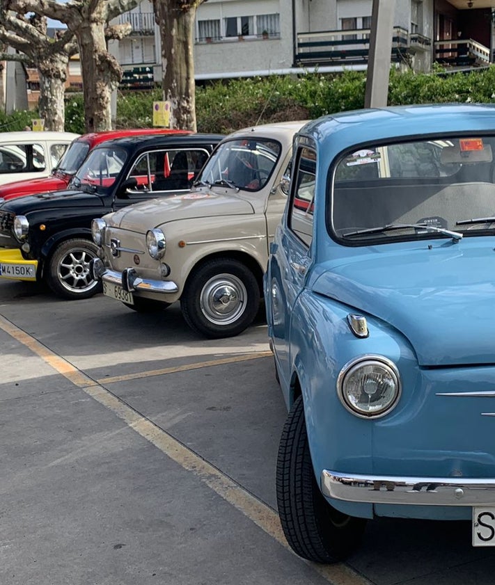 Imagen secundaria 2 - La Feria contó con la presencia de una ronda y exposición de Seat 600.