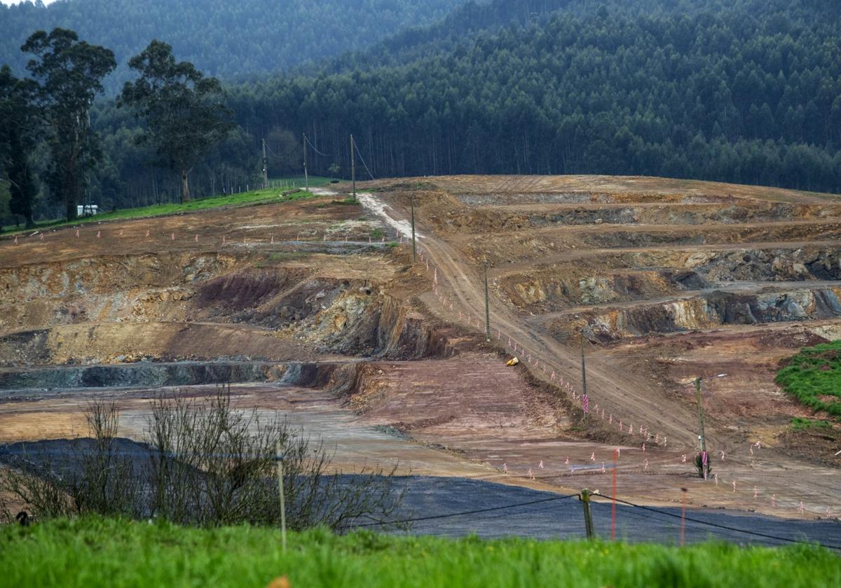 Estado de las obras.La huella de la maquinaria es evidente en las parcelas que alojarán el polígonoindustrial de La Pasiega.