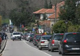 El Ayuntamiento vuelve a hacerse cargo de la gestión del cobro por aparcar en Santillana