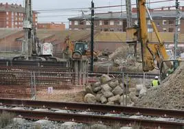 Obras del primer tramo del AVE a Cantabria a su paso por Palencia.