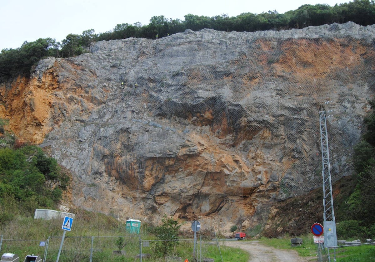 Antigua cantera del Carmen en Santoña.