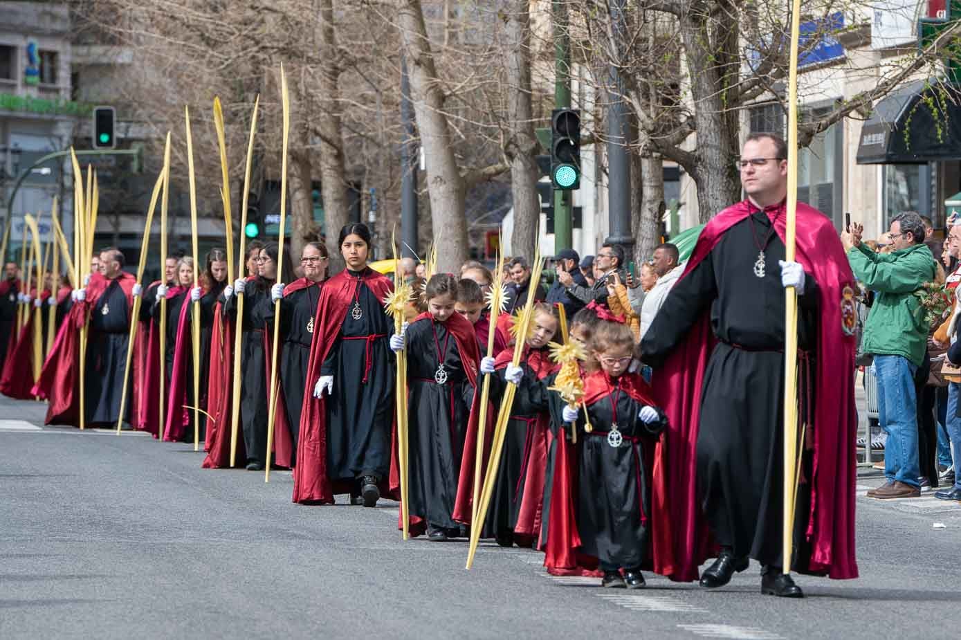 Los procesionarios desfilaron en unas buenas condiciones meteorológicas.