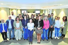 Foto de familia tras la presentación de la resolución en el Hotel Bahía.